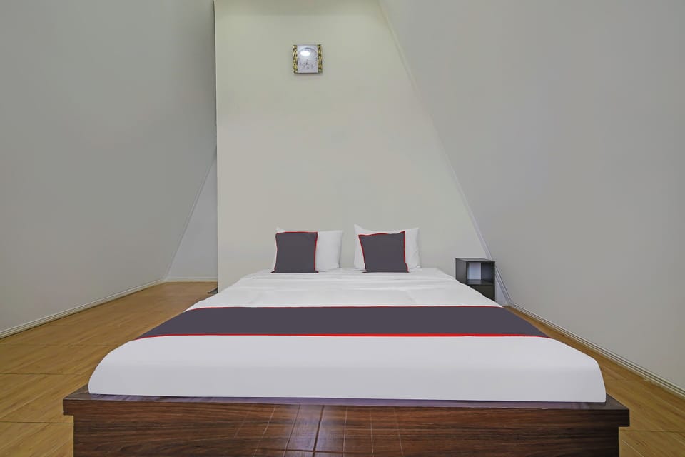 Deluxe Double Room | Free WiFi, bed sheets
