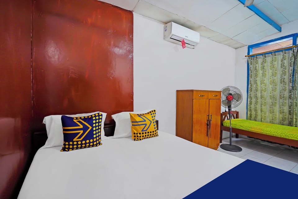 Basic Double Room | Free WiFi, bed sheets