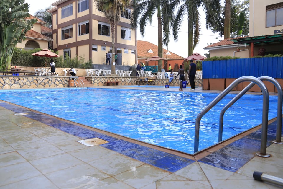 2 outdoor pools