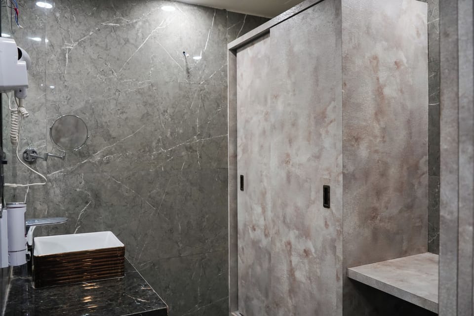 Meadow Suite with Private Balcony | Bathroom | Shower, rainfall showerhead, free toiletries, bathrobes