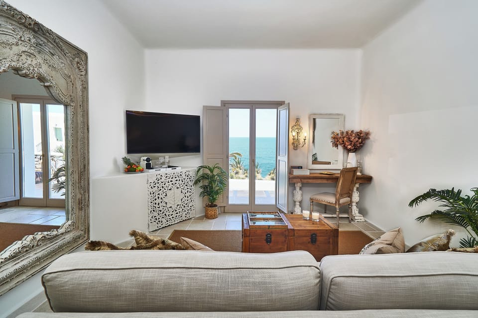 Perla Suite Front Sea View with Plunge Pool | Living area | Smart TV