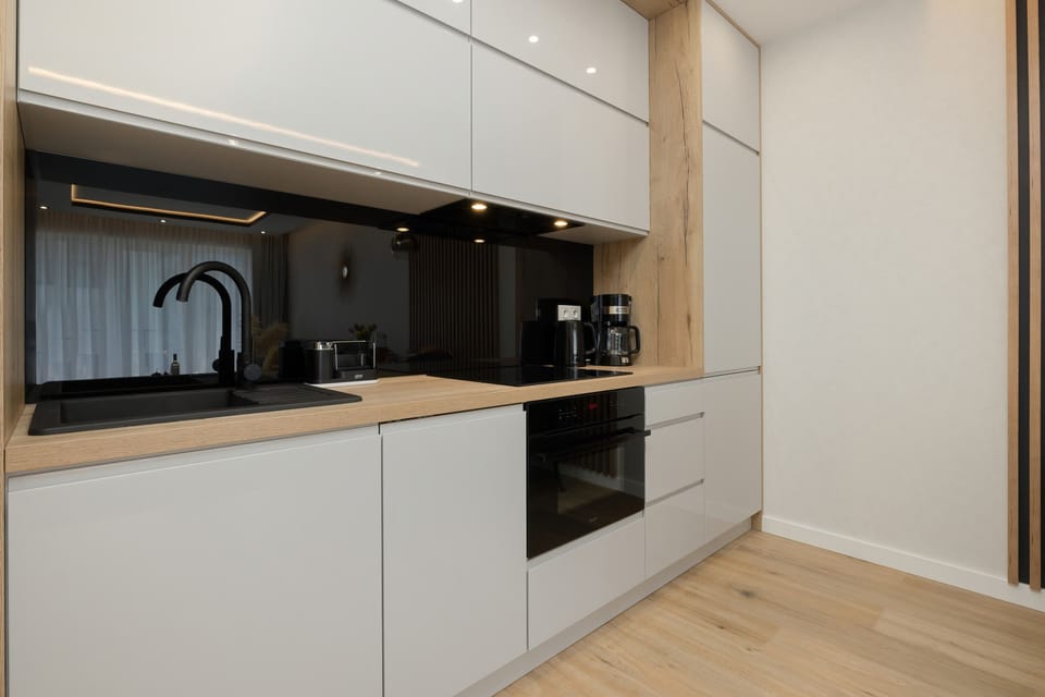 Kitchen with a modern design and all essential appliances for preparing meals with ease.

