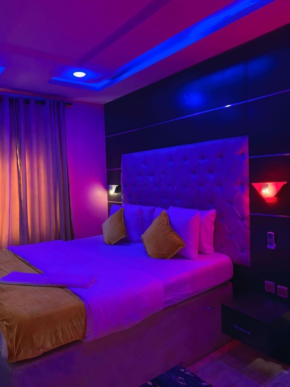 Free WiFi, bed sheets