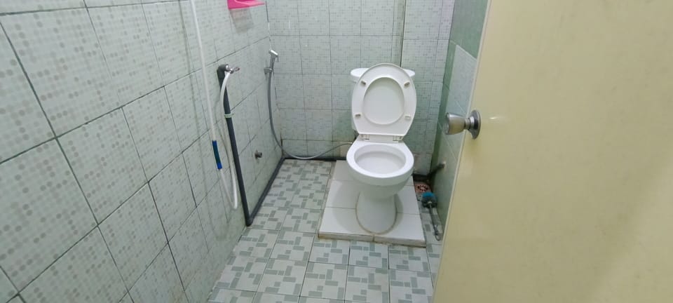 Standard Double Room | Bathroom | Shower, towels