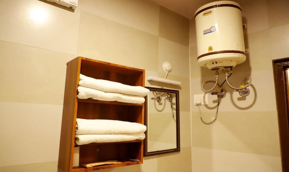 Classic Cottage | Bathroom