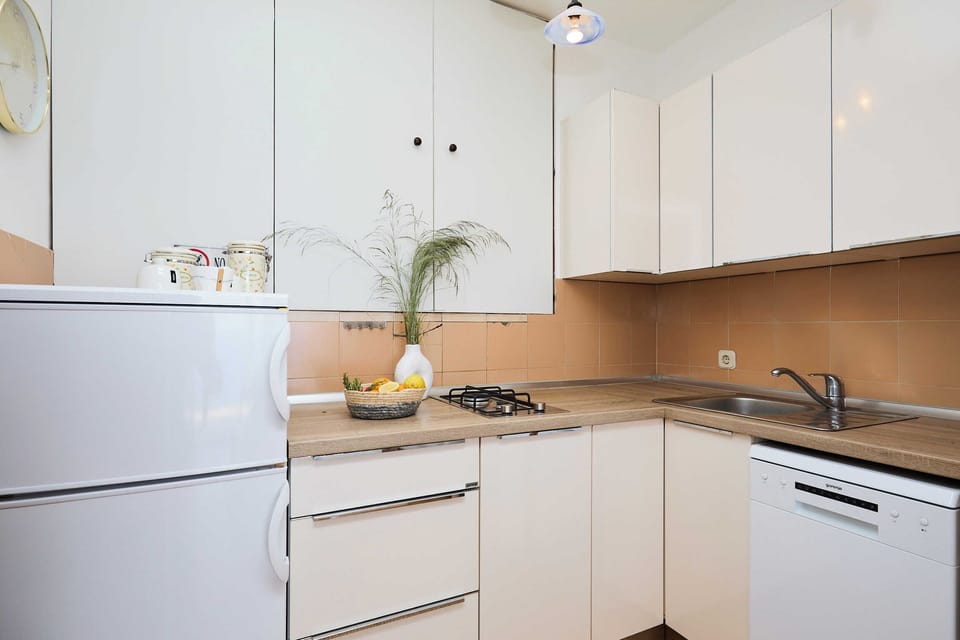 Apartment (1 Bedroom) | Private kitchen | Fridge, microwave, toaster, cookware/dishes/utensils