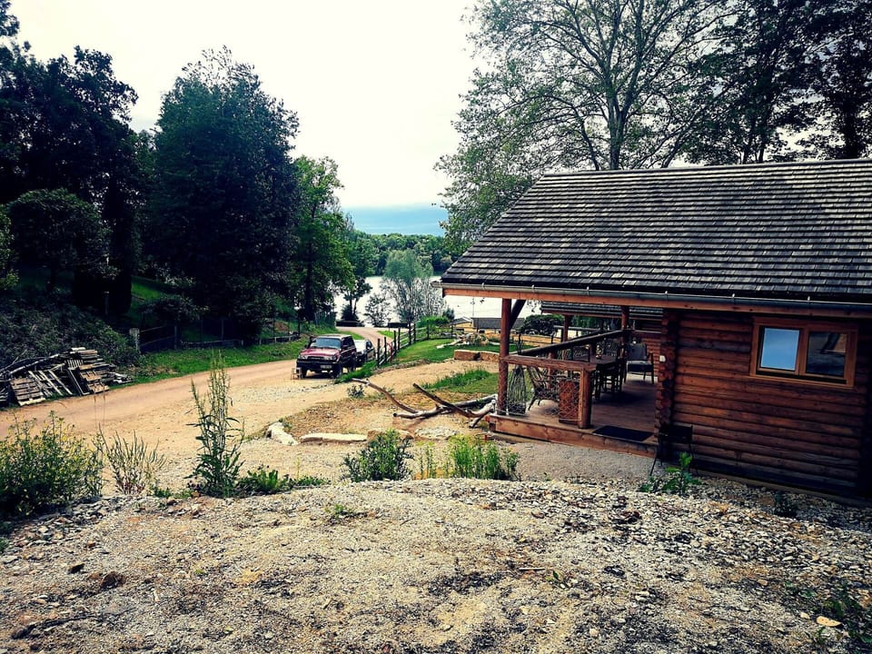 Vue depuis la terrasse sur le lac