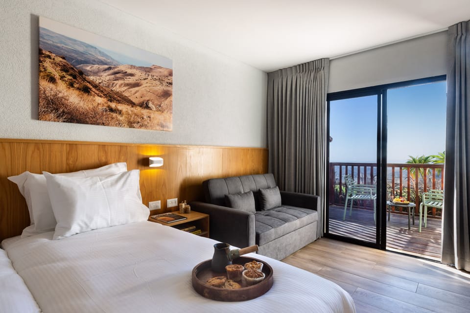 In-room safe, free WiFi, bed sheets