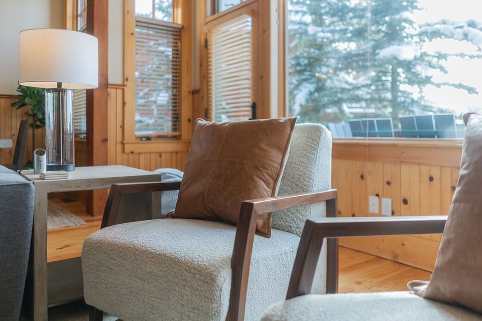 Living Area - Double Eagle B2 - Vivid Vacation Rentals Telluride - Living Area - Double Eagle B2 - Vivid Vacation Rentals Telluride