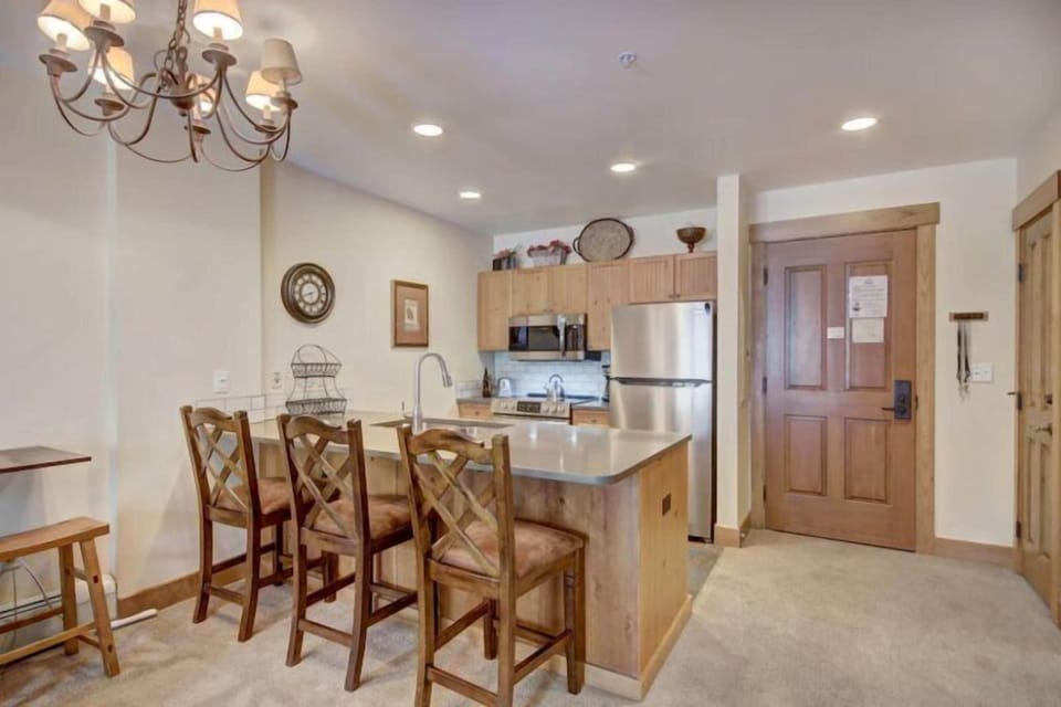 Condo (1 Bedroom Condo at The Springs in Riv) | Exterior