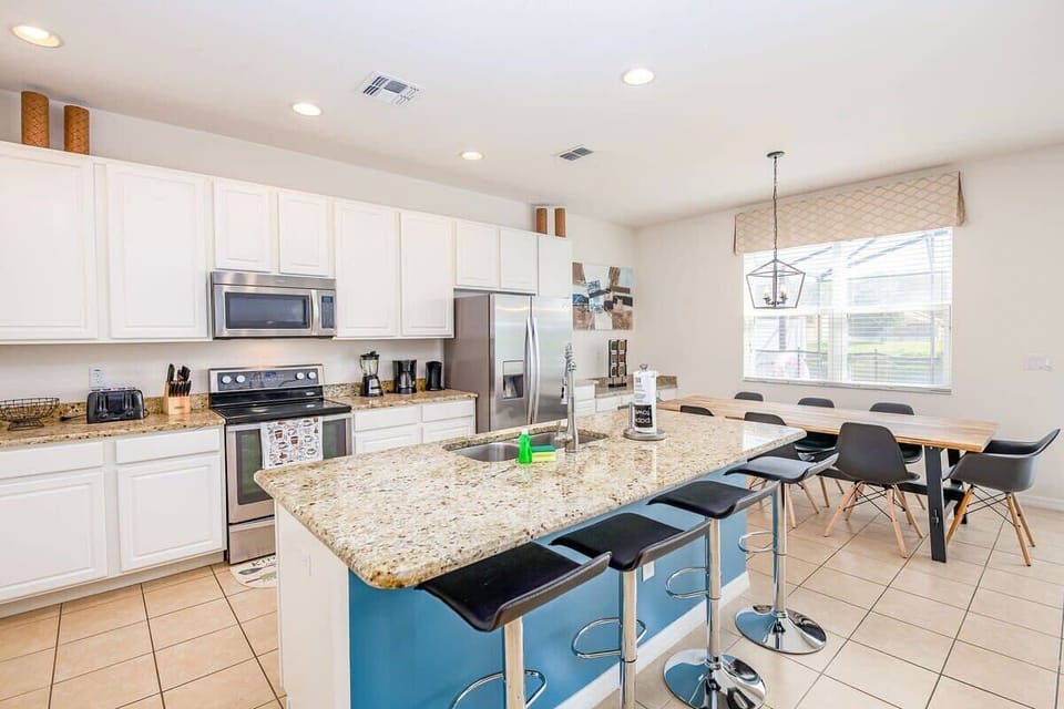 Fully equipped kitchen with plenty of seating for everyone to enjoy a sit-down meal at home.