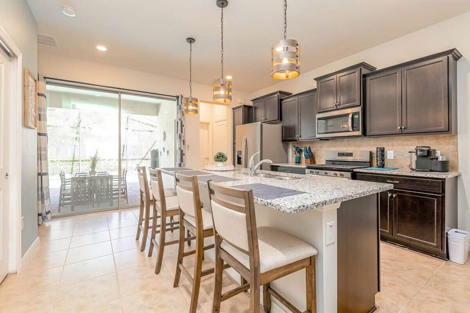 Enjoy casual meals at the breakfast bar with 4 stools.