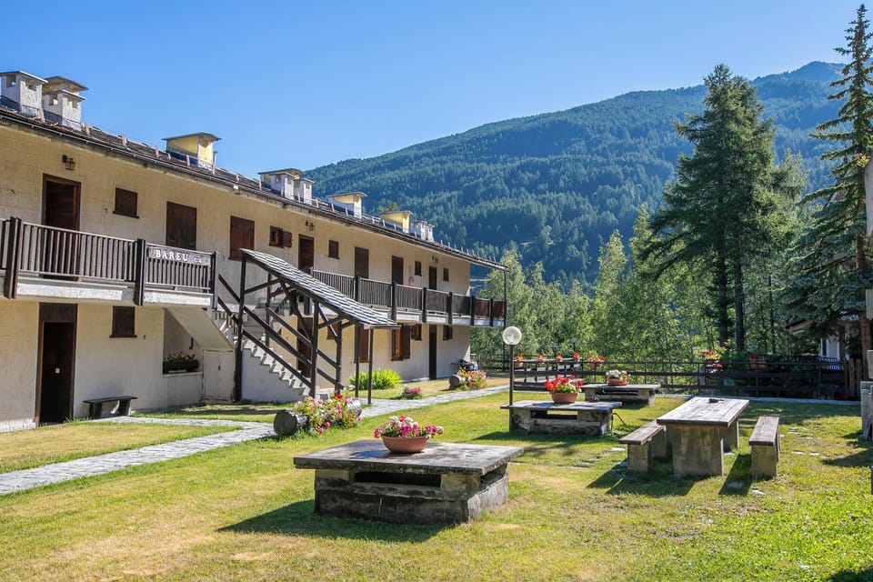 Family Apartment, Multiple Bedrooms (Appartamento Bareu Mountain View) | Outdoor dining
