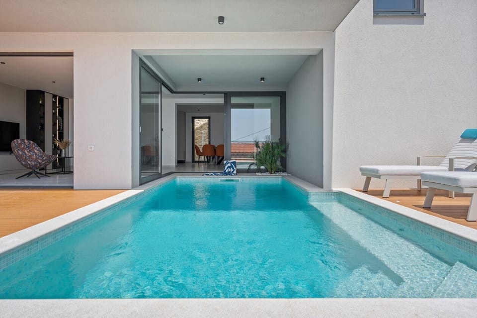 A 19,5 sqm private pool with hydromassage, with a Chlorine-Free water system that is gentle and much healthier for your body
