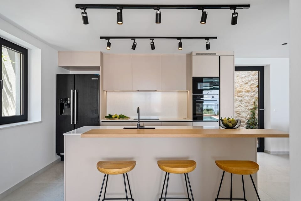 A fully equipped kitchen with a kitchen island and all the necessary appliances, Nescafe Dolce Gusto coffee machine
