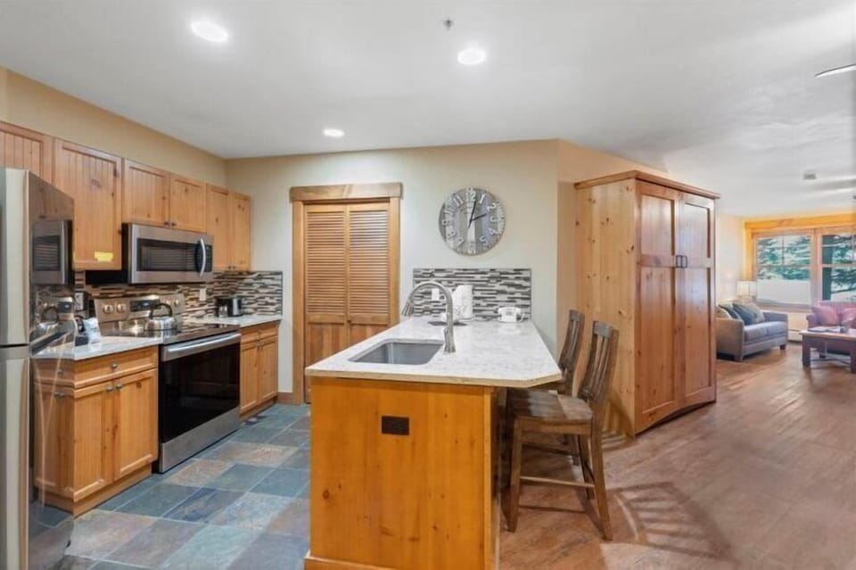 Condo (2 Bedroom Condo at The Springs in Riv) | Exterior