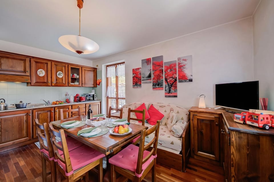 Family Apartment, Multiple Bedrooms (Sestriere Terrace Apt Few Steps From) | Dining room