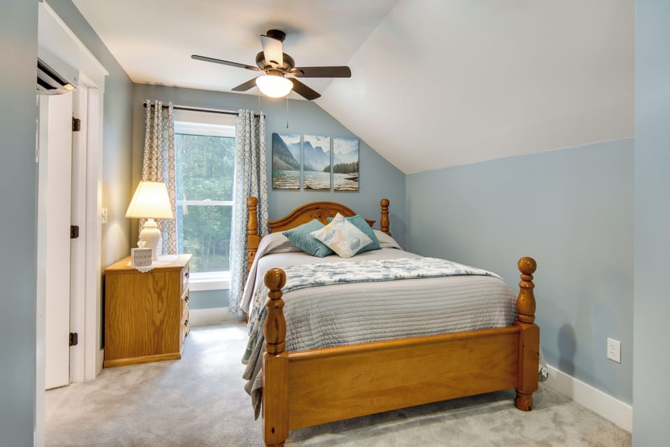 Bedroom 3 | 2nd Floor | Queen Bed