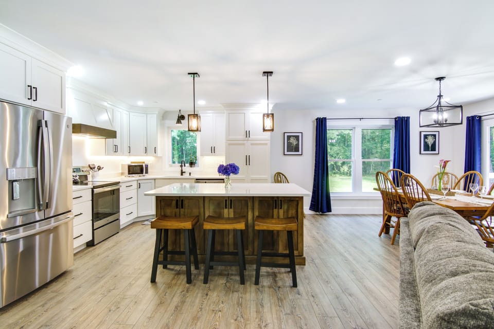 Kitchen | 1st Floor | Coffee Maker | Blender | Toaster | Cooking Basics
