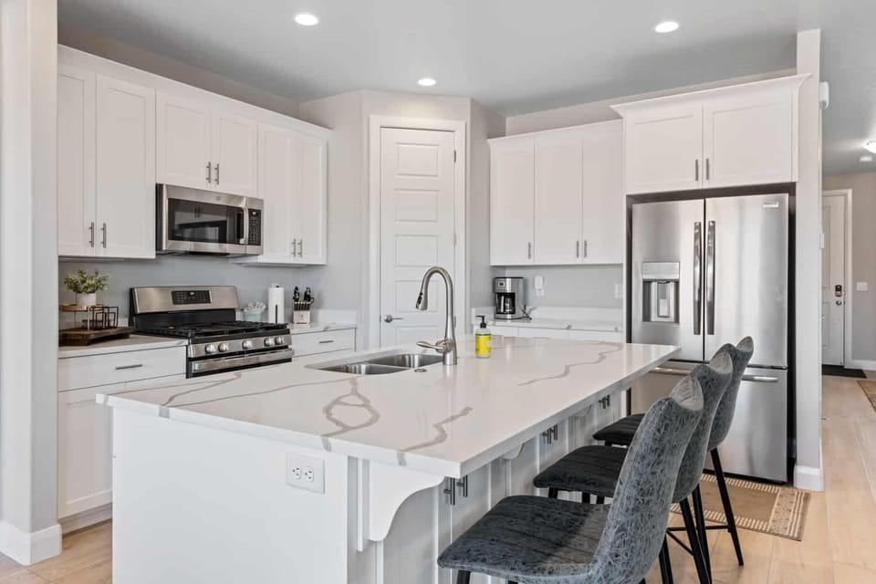 House, 5 Bedrooms | Private kitchen | Fridge, oven, coffee/tea maker, toaster