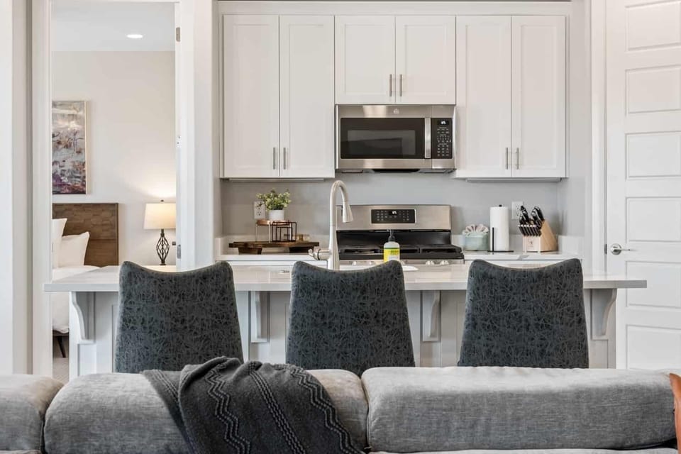 House, 5 Bedrooms | Private kitchen | Fridge, oven, coffee/tea maker, toaster