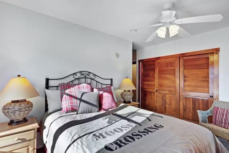 Condo (3 Bedroom Condo on Main Street in Bre) | Exterior