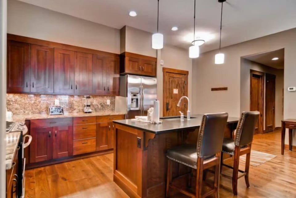 Condo (3 Bedroom Mountain Condo on Main Stre) | Exterior