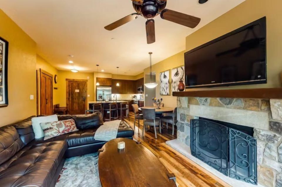 Condo (2 Bedroom Luxury Condo on Main Street) | Exterior