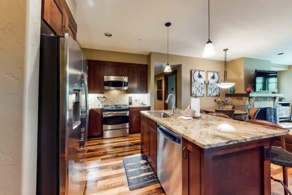 Condo (2 Bedroom Luxury Condo on Main Street) | Exterior