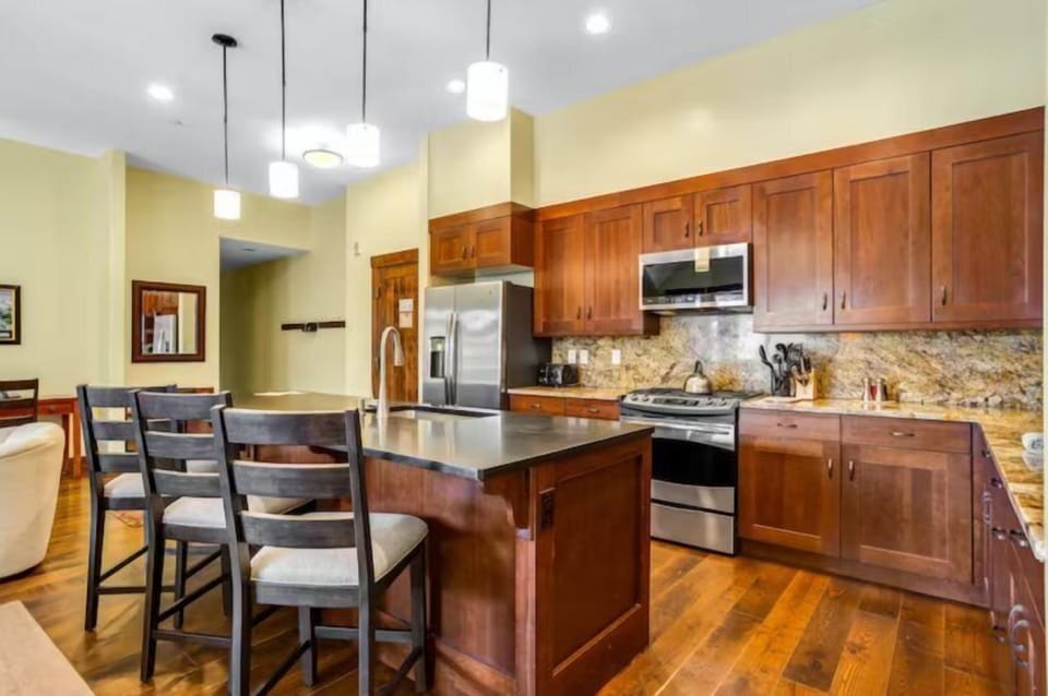 Condo (Luxury 3 Bedroom Water House on Main ) | Exterior