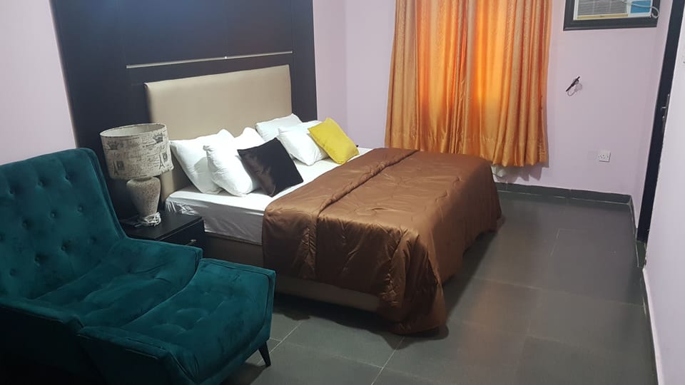 Triple Room | Laptop workspace, iron/ironing board, free WiFi