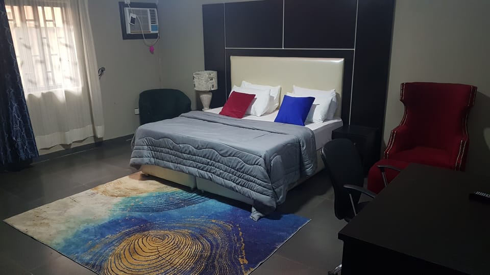 Triple Room | Laptop workspace, iron/ironing board, free WiFi