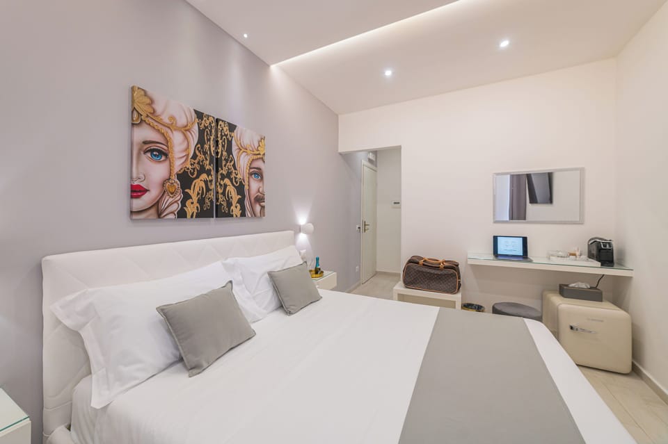 Deluxe Room, 1 King Bed, Balcony, Courtyard View | 1 bedroom, in-room safe, desk, free WiFi