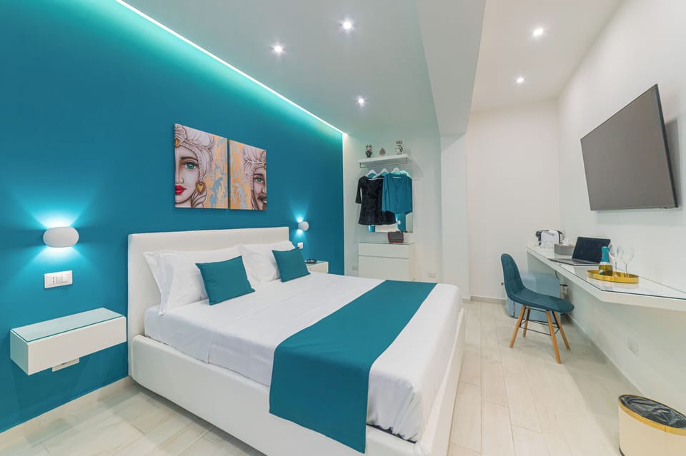 Deluxe Room, 1 King Bed, Ensuite | 1 bedroom, in-room safe, desk, free WiFi