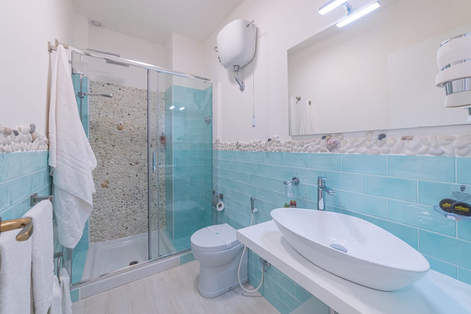 Deluxe Room, 1 King Bed, Ensuite | 1 bedroom, in-room safe, desk, free WiFi