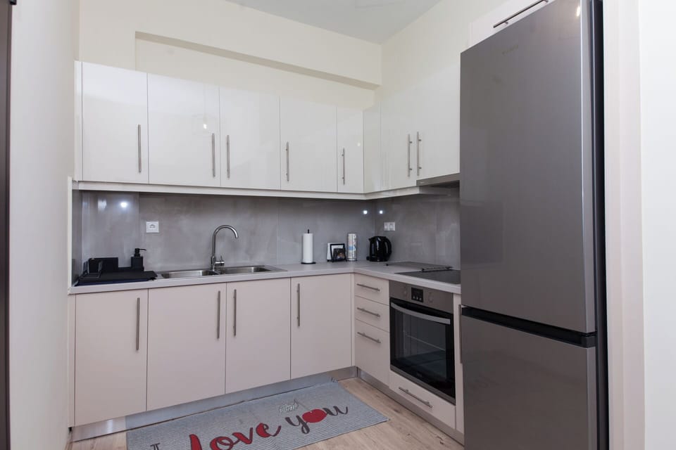 Apartment | Private kitchen | Full-size fridge, oven, toaster, cookware/dishes/utensils