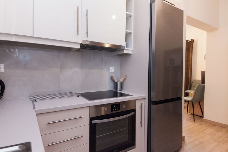 Apartment | Private kitchen | Full-size fridge, oven, toaster, cookware/dishes/utensils