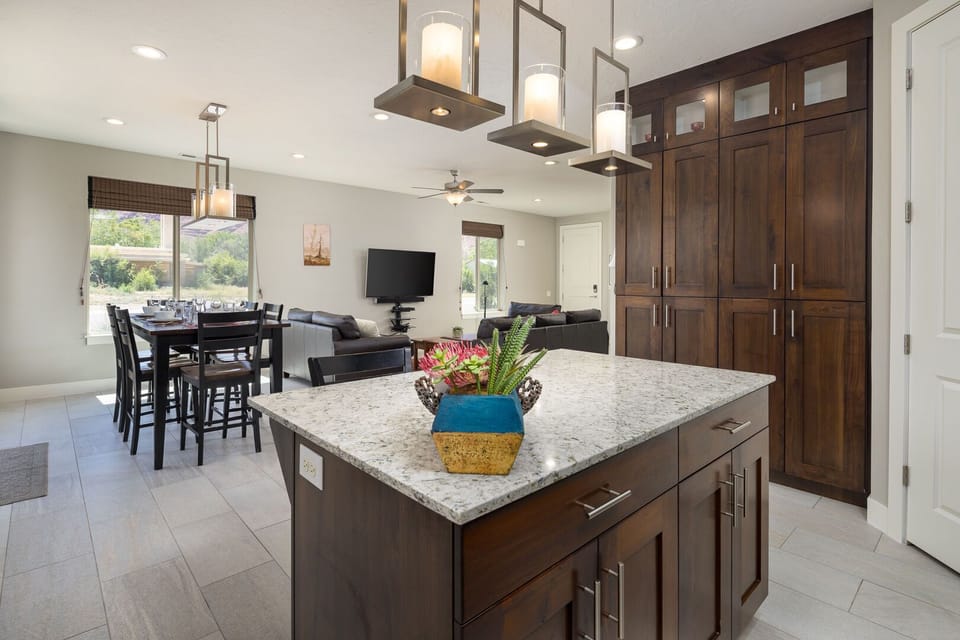 Luxury House, 3 Bedrooms, Patio, Mountain View | Private kitchen | Full-size fridge, microwave, oven, dishwasher