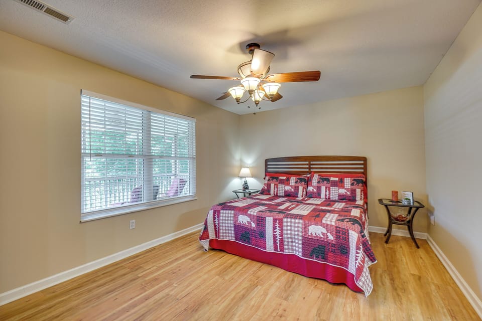 Bedroom 1 | King Bed | 1st Floor | Linens Provided | En-Suite Bathroom