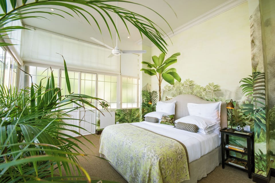 Deluxe Suite | Hypo-allergenic bedding, individually decorated, desk, laptop workspace