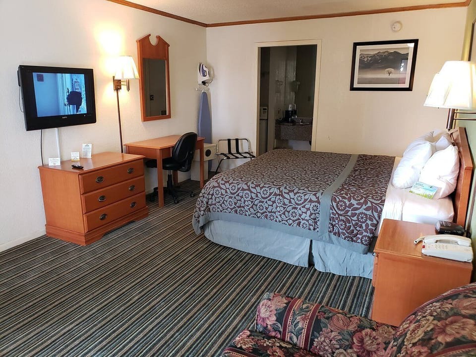 WiFi (free), bed sheets