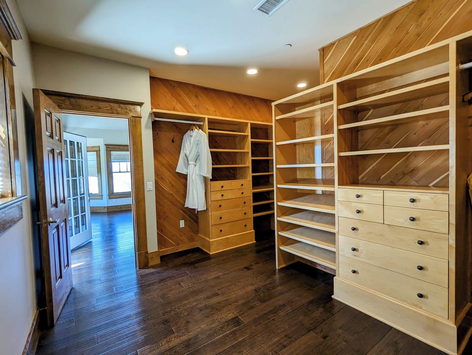 Main House primary suite closet