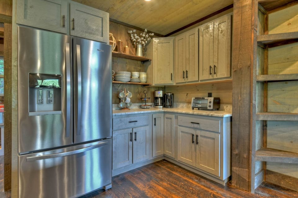 Keurig and traditional coffee pots provided