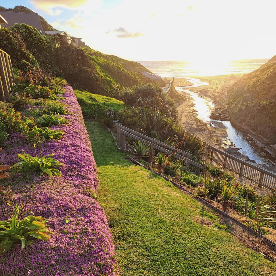 Private access to boardwalk to beach (2 min walk)