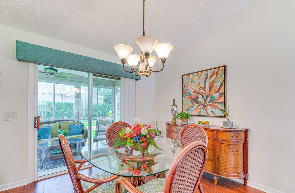 Dining Area | Dishware/Flatware Provided