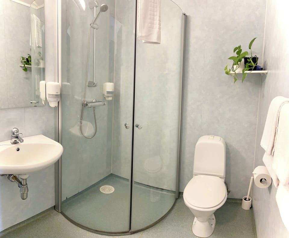 Exclusive Double Room | Bathroom | Shower, hair dryer, heated floors, towels