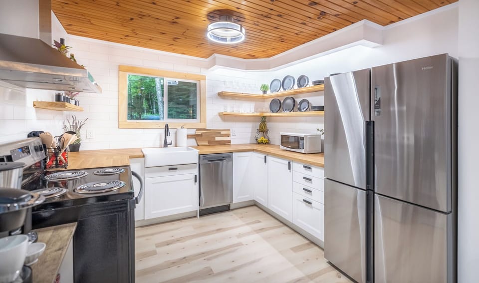 Fridge, Microwave, Dishwasher, Oven/Stove