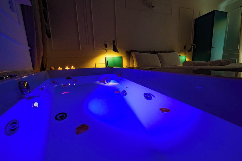 Luxury Room | 1 bedroom, minibar, in-room safe, soundproofing