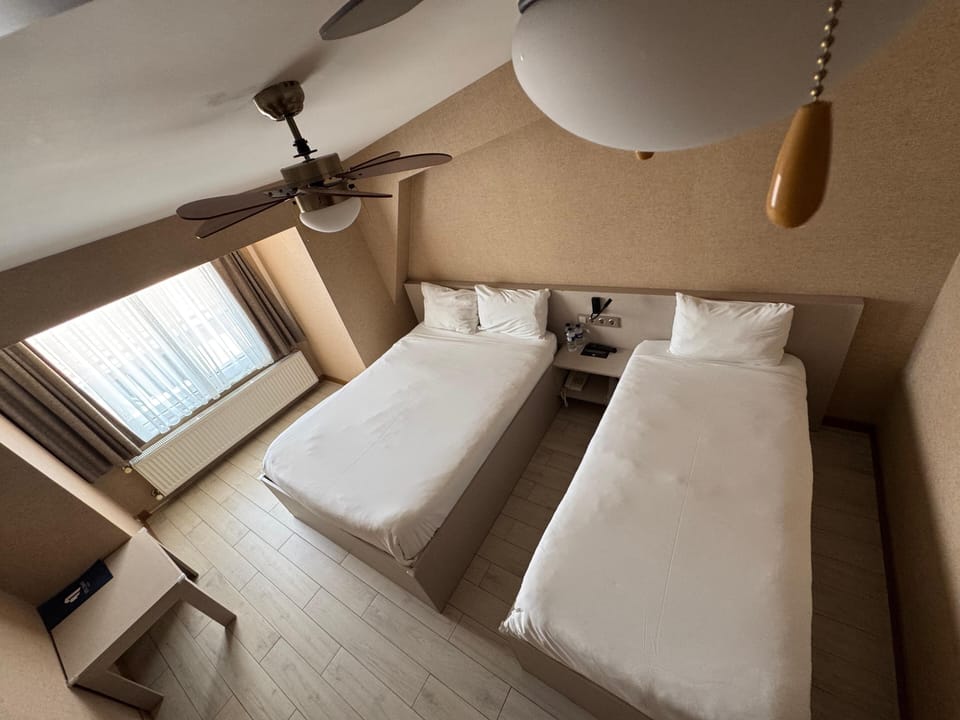 Family Room | Desk, soundproofing, free WiFi, bed sheets