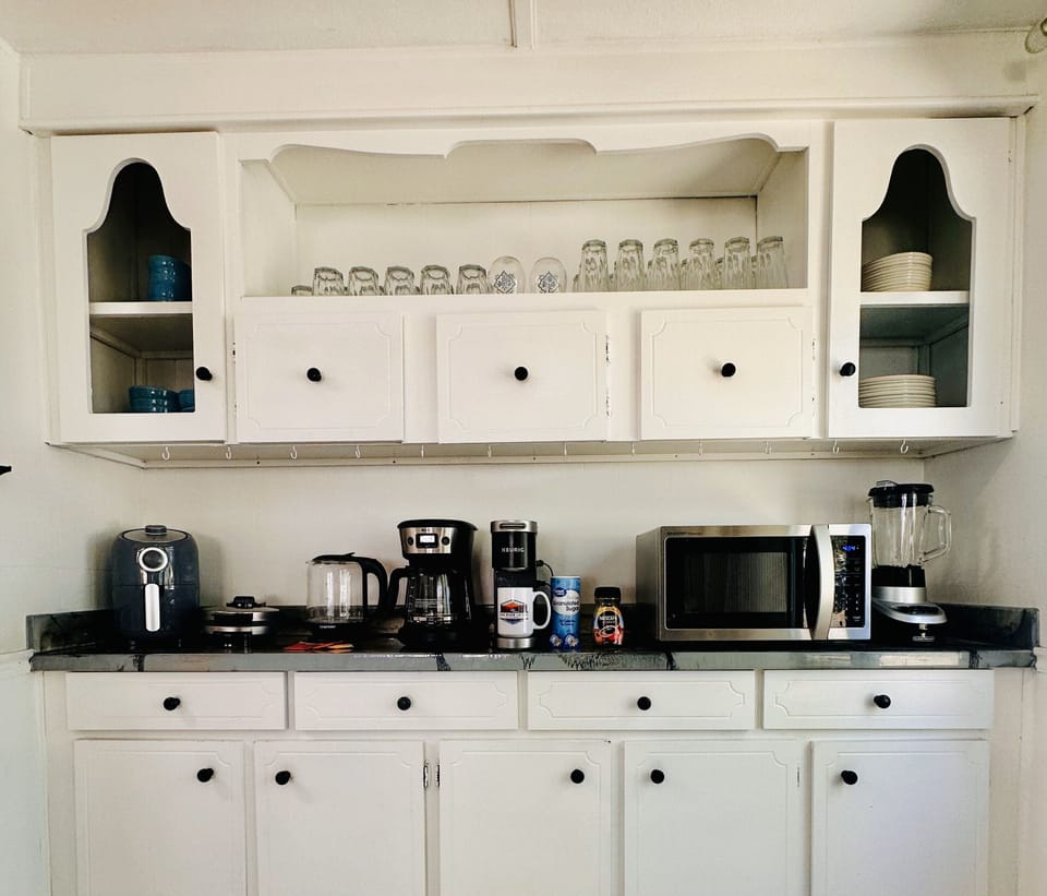 Coffee bar with all of the kitchen equipment needed for your meals. 